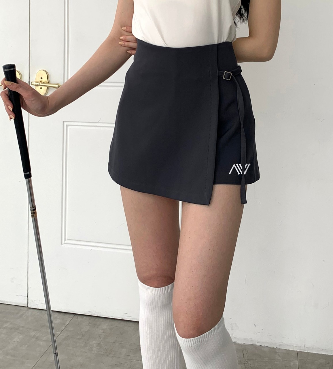 어뉴[ANEW] 스트랩치마바지