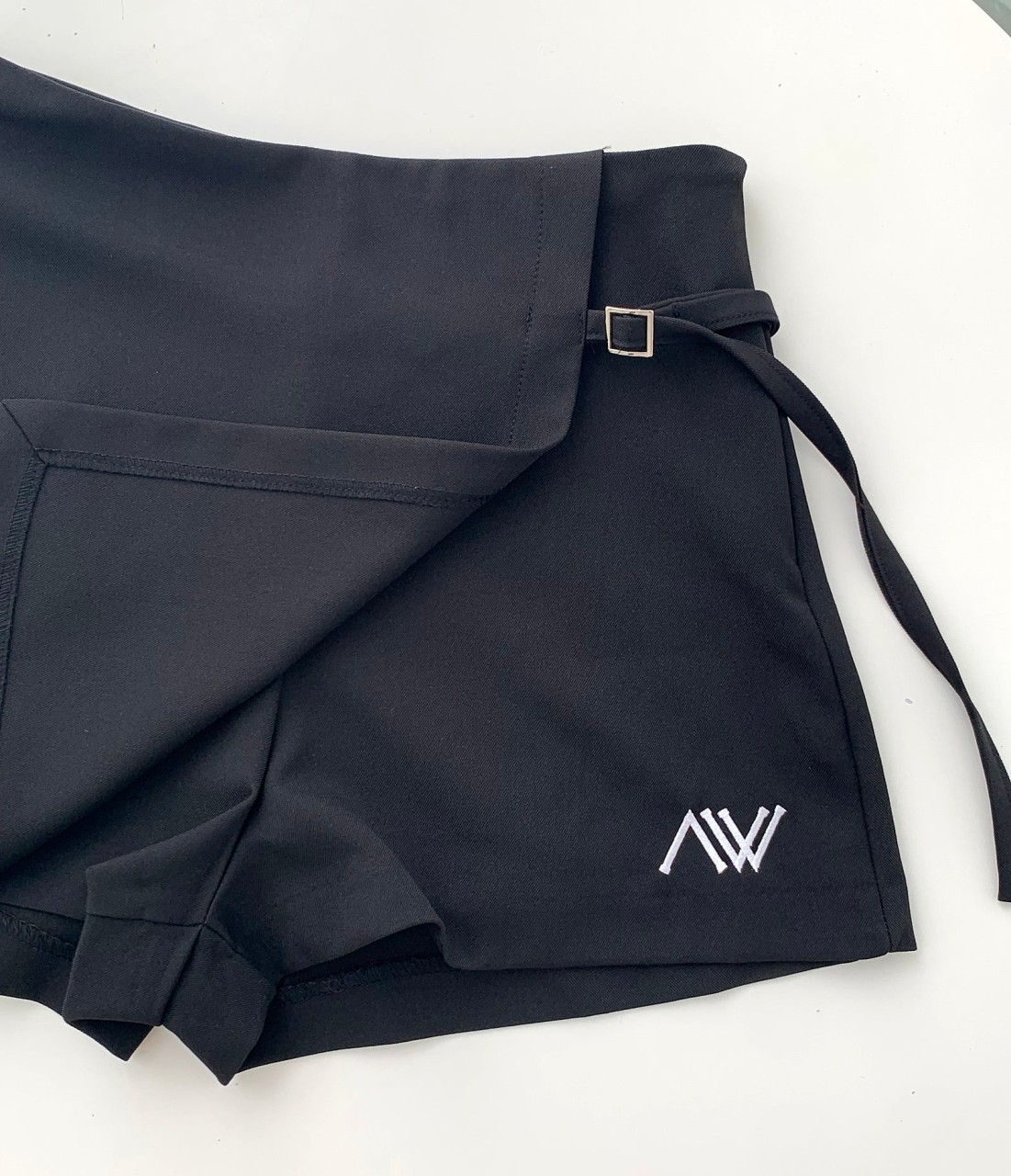 어뉴[ANEW] 스트랩치마바지