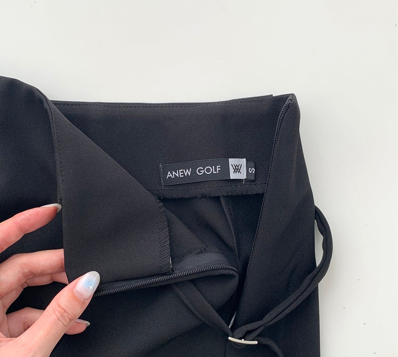 어뉴[ANEW] 스트랩치마바지